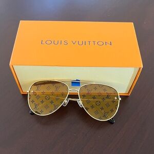 Authentic! LV Pilot Gold Framed Gradient Brown Monogram Lenses Sunglasses. New.